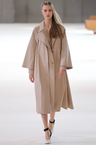 Look 32